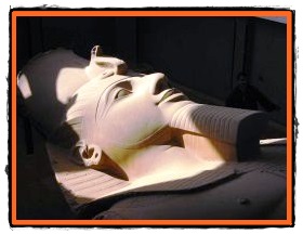Este falsa mumia lui Ramses al II lea